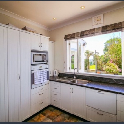 kitchen_outdoor_view_corner_553x554.jpg