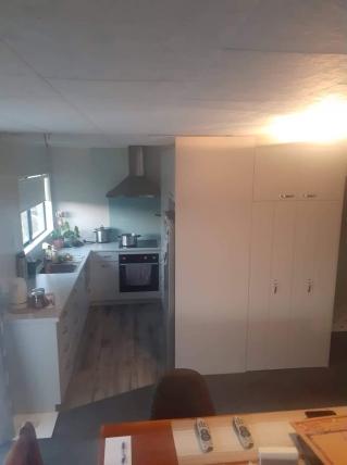 kitchen_white_above_portrait_1152x1548.jpg